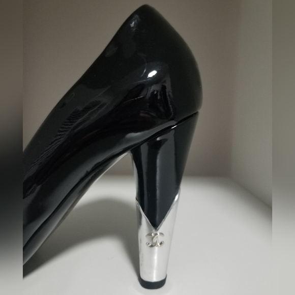 CHANEL Black Patent Leather Peep Toe Heels Size 39.5 - Picture 4 of 9